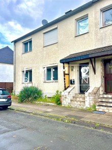 Au�enansicht  Haus im Haus  Familientraum mit Garten, Pool, Sauna und Garage in Oberhausen