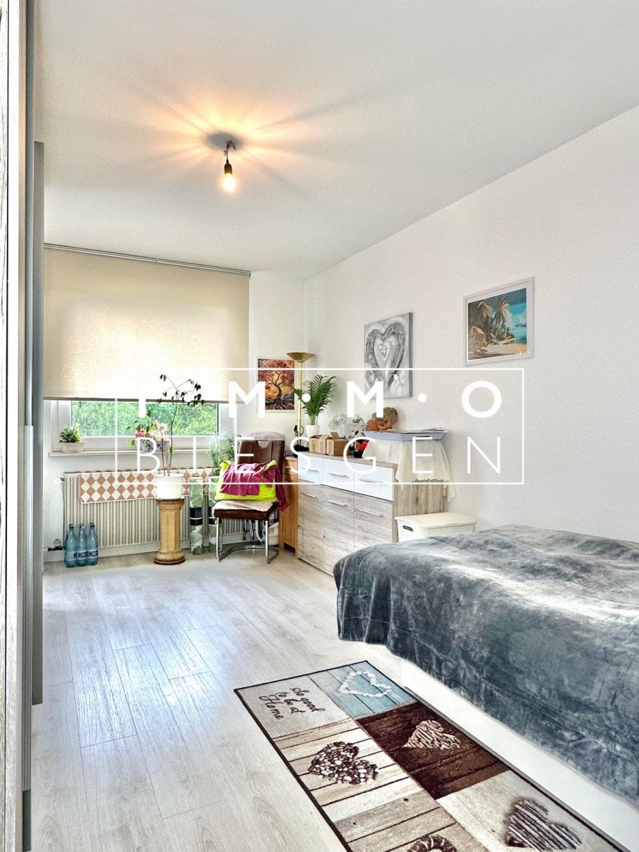 Schlafzimmer 1. OG Rechts Mehrfamilienhaus Oberhausen