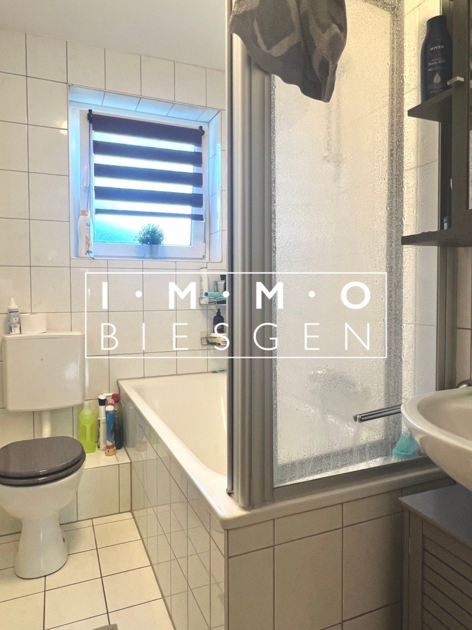 Badezimmer 2. OG R Mehrfamilienhaus Oberhausen