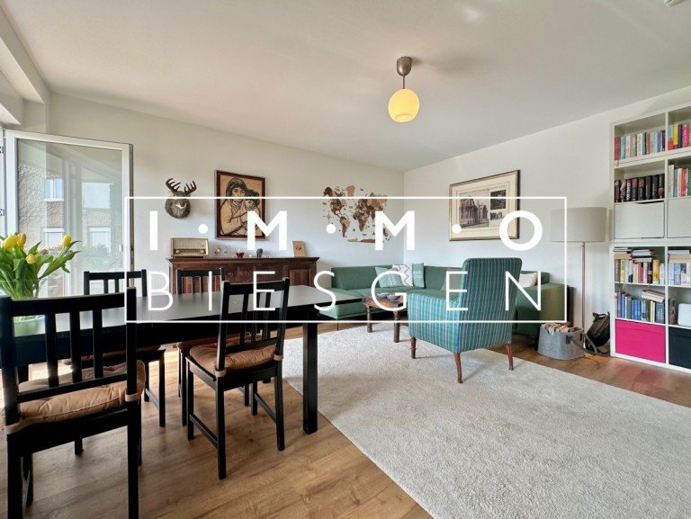 Wohnzimmer M�lheim an der Ruhr Etagenwohnung Zwei Balkone + zwei Zimmer = Ihre liebevoll renovierte Eigentumsohnung in 45478 Broich