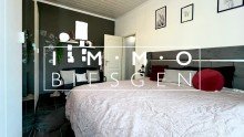 Schlafzimmer  Haus im Haus  Familientraum mit Garten, Pool, Sauna und Garage in Oberhausen