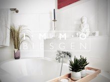 Bad mit Wanne und Dusche Einfamilienhaus mit Einbauk�che und Garage in 45475 M�lheim-D�mpten.