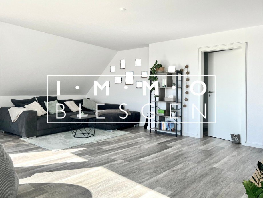 Wohnzimmer DG Mehrfamilienhaus Oberhausen