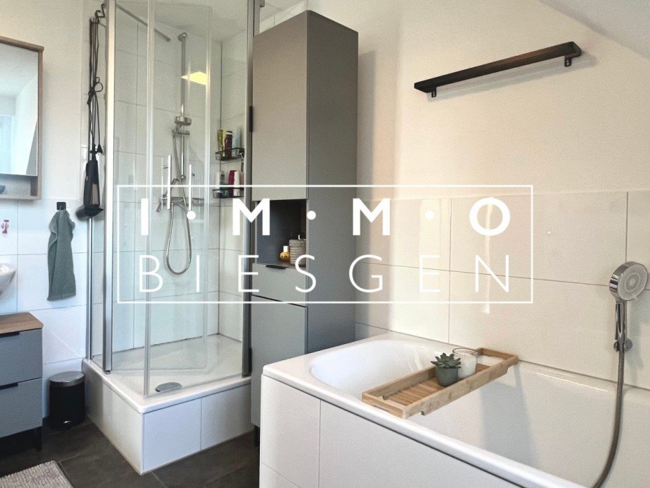 Badezimmer DG Mehrfamilienhaus Oberhausen