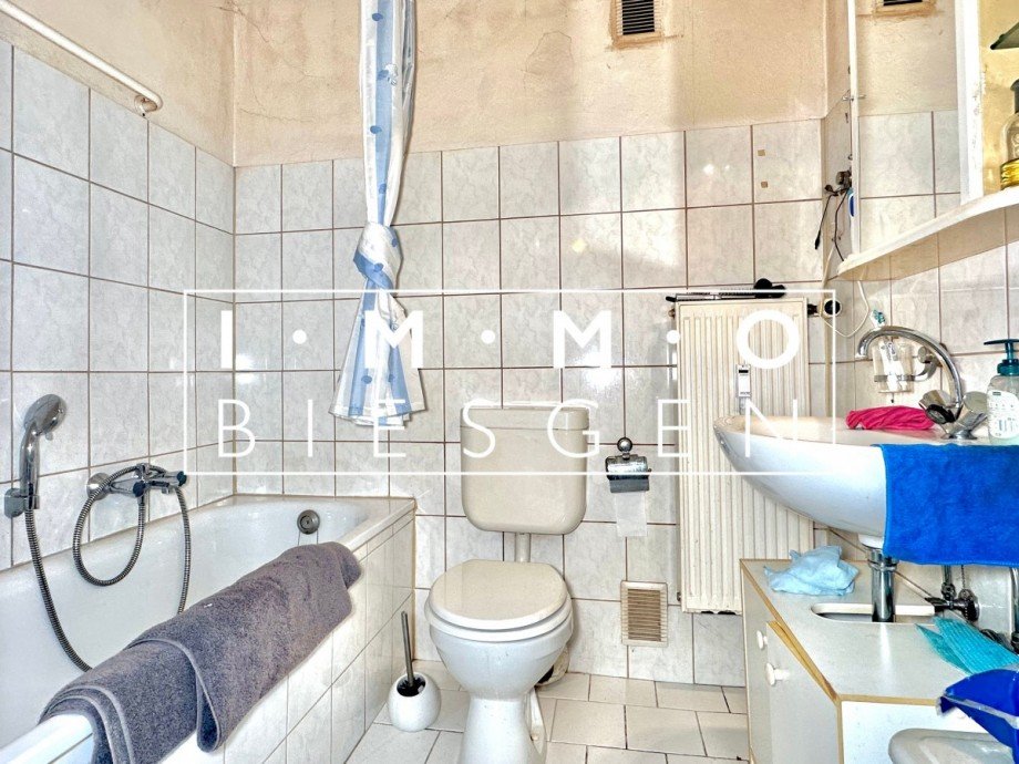 Badezimmer 2. OG Links Mehrfamilienhaus Oberhausen