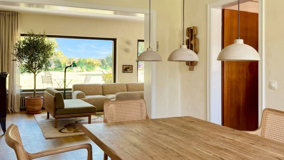 (KI Modernisierungsvorschlag) Esszimmer Haus M�lheim an der Ruhr
