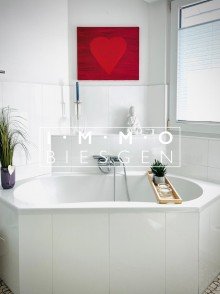 Badewanne Einfamilienhaus mit Einbauk�che und Garage in 45475 M�lheim-D�mpten.