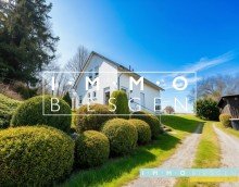 Auffahrt Freie Sicht �ber Feld und Wiesen.
Freistehendes Einfamilienhaus oder Bauland in M�lheim Menden