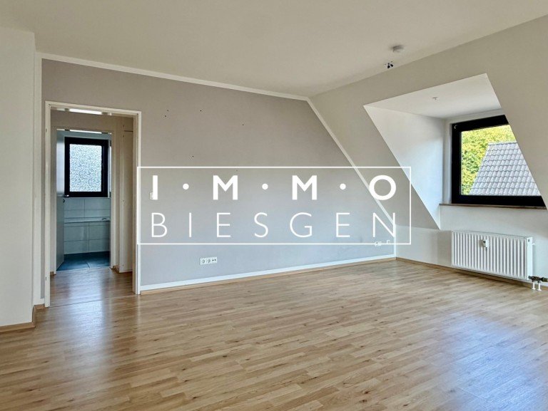 Wohnzimmer M�lheim an der Ruhr Wohnung Einziehen und Wohlf�hlen! Eigentumswohnung mit Balkon und Tiefgarage in M�lheim-Holthausen
