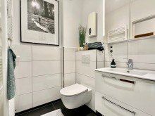Badezimmer Zwei Balkone + zwei Zimmer = Ihre liebevoll renovierte Eigentumsohnung in 45478 Broich