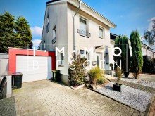 Ansicht Stra�e Einfamilienhaus mit Einbauk�che und Garage in 45475 M�lheim-D�mpten.