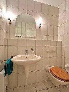 G�ste WC Exklusive Eigentumswohnung in bester Lage von 45470 M�lheim Holthausen.