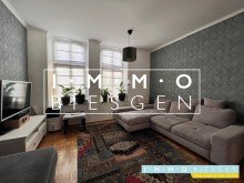 Wohn/Schlafzimmer Altbaucharme
Apartment mit Terrasse in zentraler aber ruhiger Lage der Essener City.