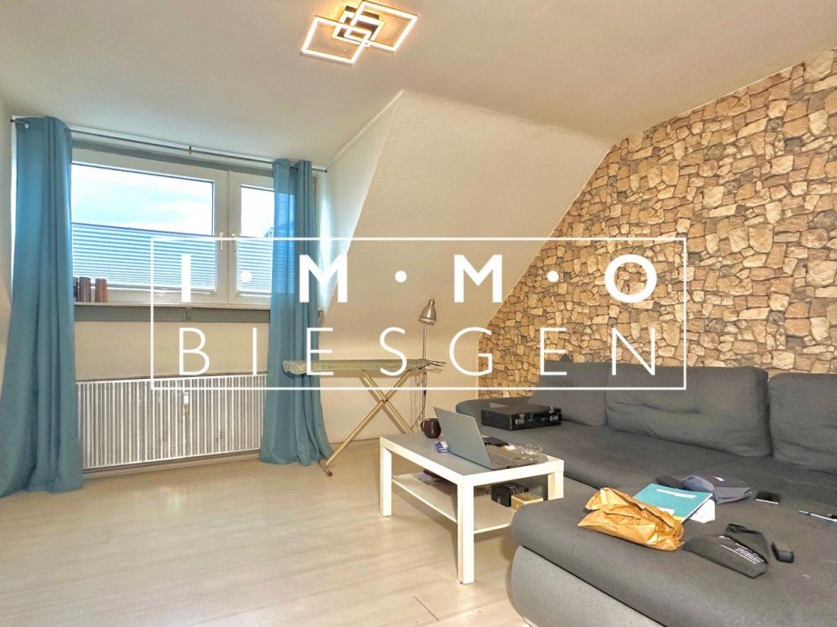 Wohnzimmer 2. OG Links Mehrfamilienhaus Oberhausen