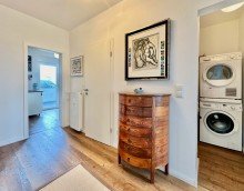 Flur Zwei Balkone + zwei Zimmer = Ihre liebevoll renovierte Eigentumsohnung in 45478 Broich