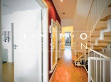 Flur OG Einfamilienhaus mit Einbauk�che und Garage in 45475 M�lheim-D�mpten.