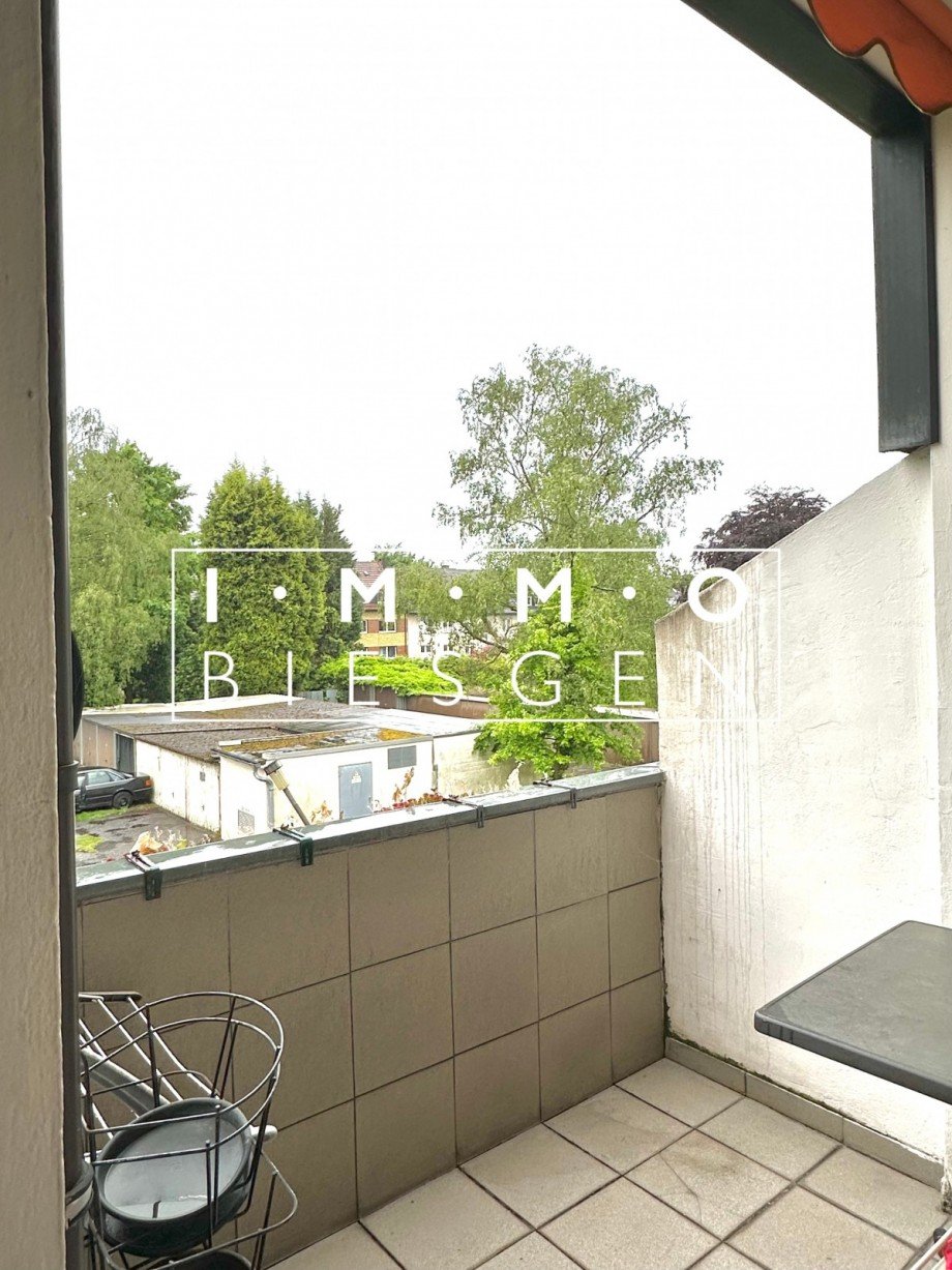 Balkon 1. OG Links Mehrfamilienhaus Oberhausen