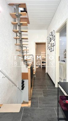 Flur  Haus im Haus  Familientraum mit Garten, Pool, Sauna und Garage in Oberhausen