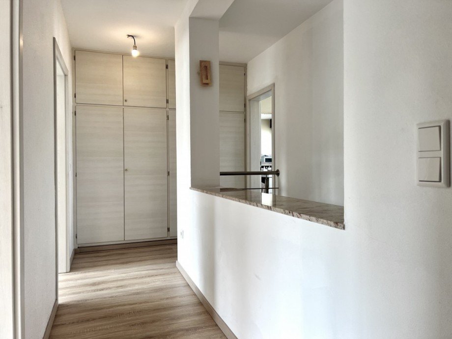 Flur mit Einbauschrank Reihenhaus M�lheim an der Ruhr