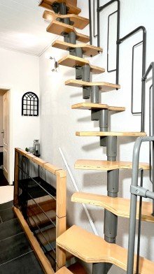 Treppe  Haus im Haus  Familientraum mit Garten, Pool, Sauna und Garage in Oberhausen