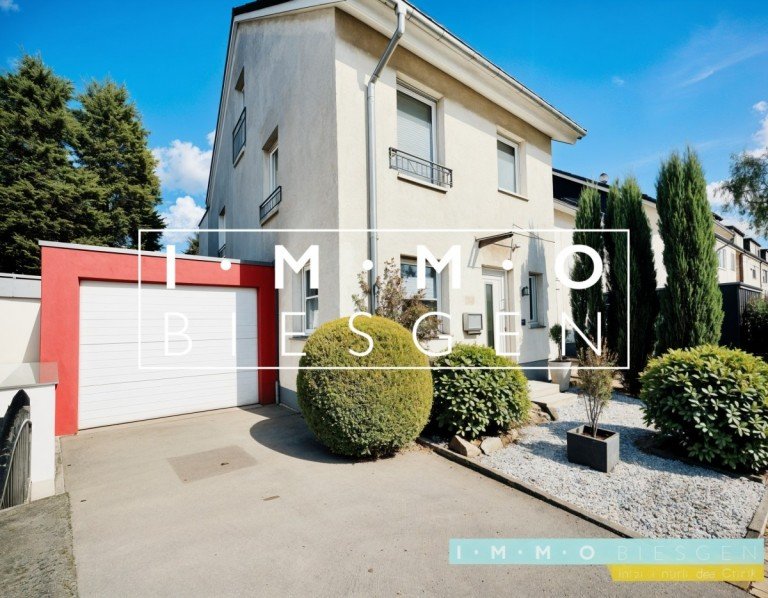 Ansicht Stra�e M�lheim an der Ruhr Reiheneckhaus Einfamilienhaus mit Einbauk�che und Garage in 45475 M�lheim-D�mpten.