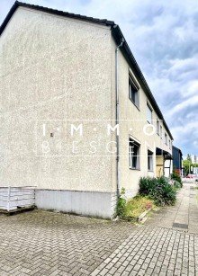 Au�enansicht  Haus im Haus  Familientraum mit Garten, Pool, Sauna und Garage in Oberhausen