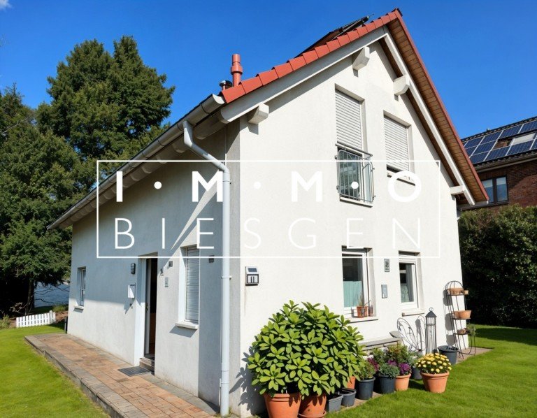 Stra�enansicht M�lheim an der Ruhr Haus Mit der ganzen Familie einziehen und wohlf�hlen - freistehendes Einfamilienhaus in 45472 - Hei�en